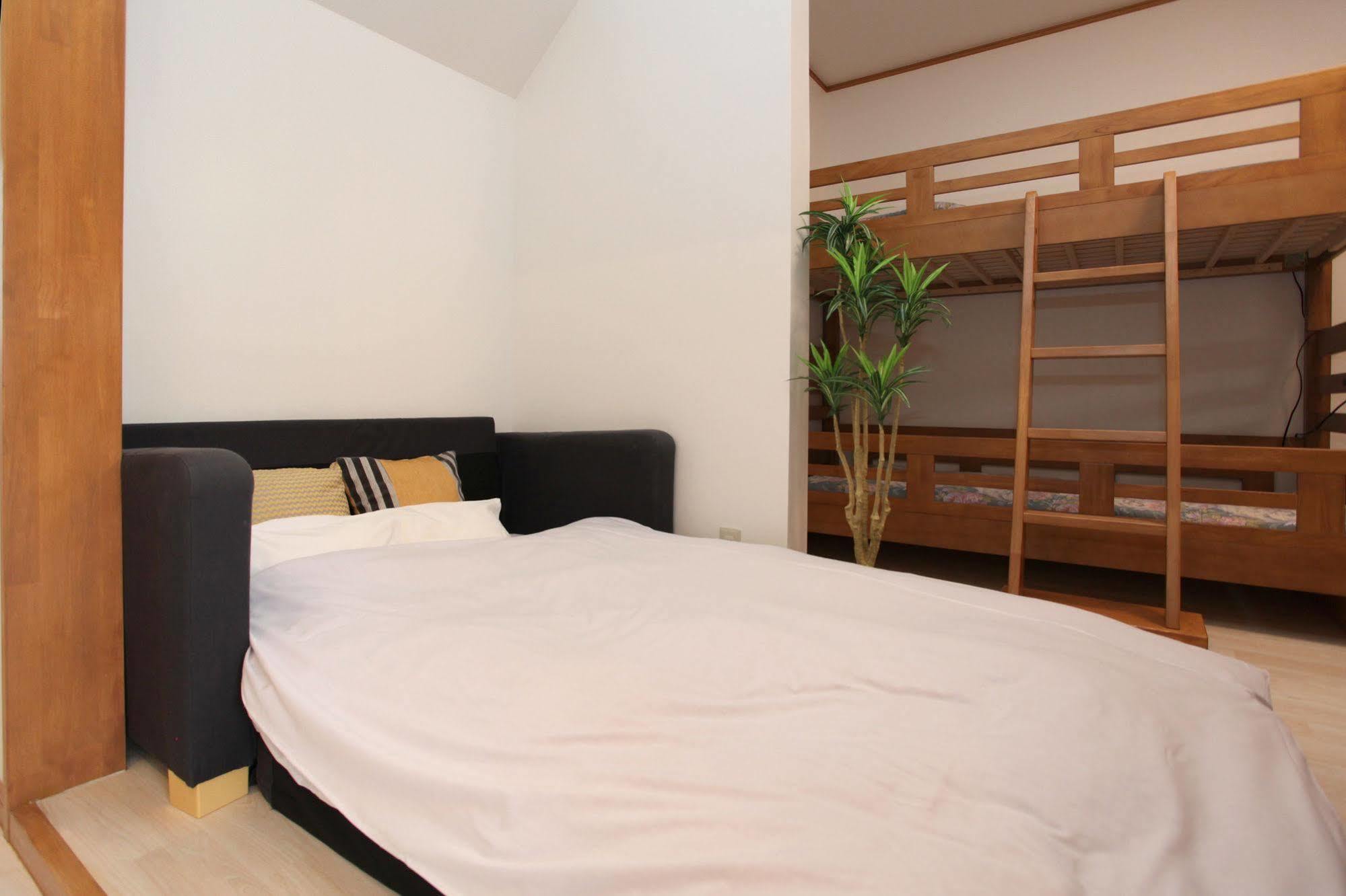 Fujiyama Base Bed & Breakfast ฟูจิโยชิดะ ภายนอก รูปภาพ