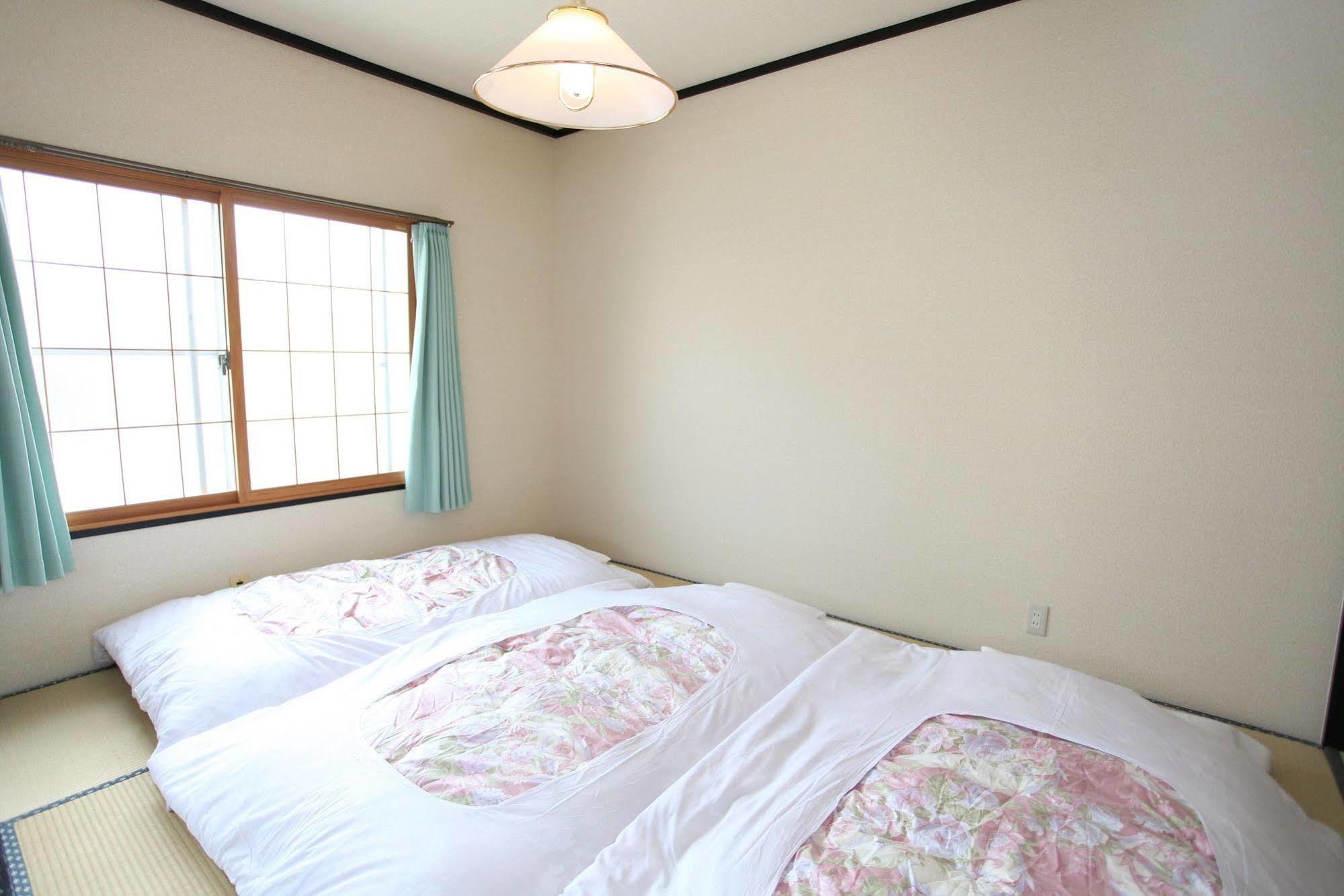 Fujiyama Base Bed & Breakfast ฟูจิโยชิดะ ภายนอก รูปภาพ